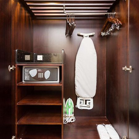 Radisson Blu Towers Kaushambi Delhi NCR Hotel Ghaziabad Bagian luar foto A hotel room wardrobe with a safe
