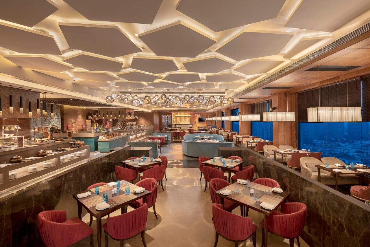 Radisson Blu Towers Kaushambi Delhi NCR Hotel Ghaziabad Bagian luar foto The restaurant