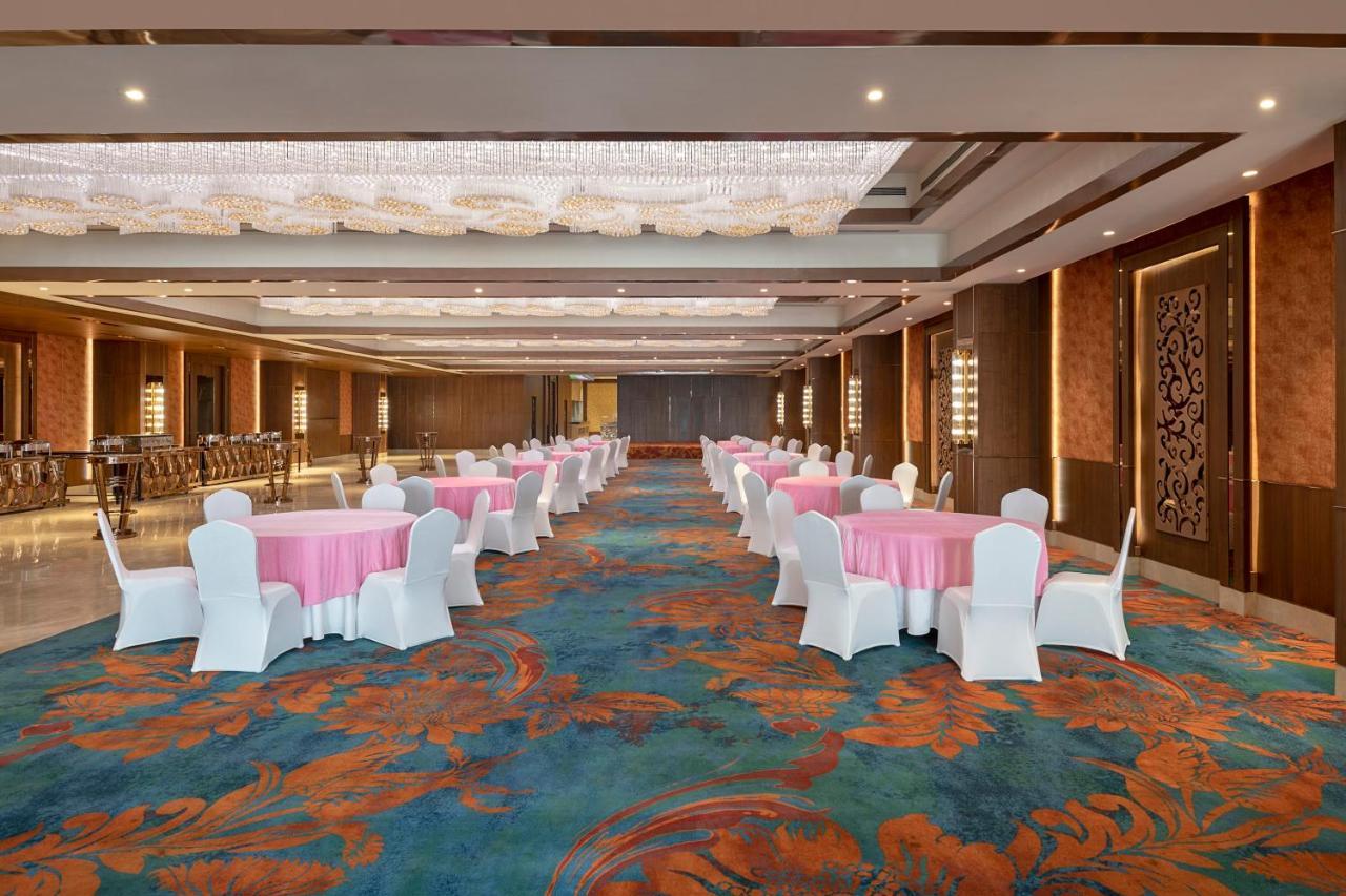 Radisson Blu Towers Kaushambi Delhi NCR Hotel Ghaziabad Bagian luar foto The Grand Ballroom