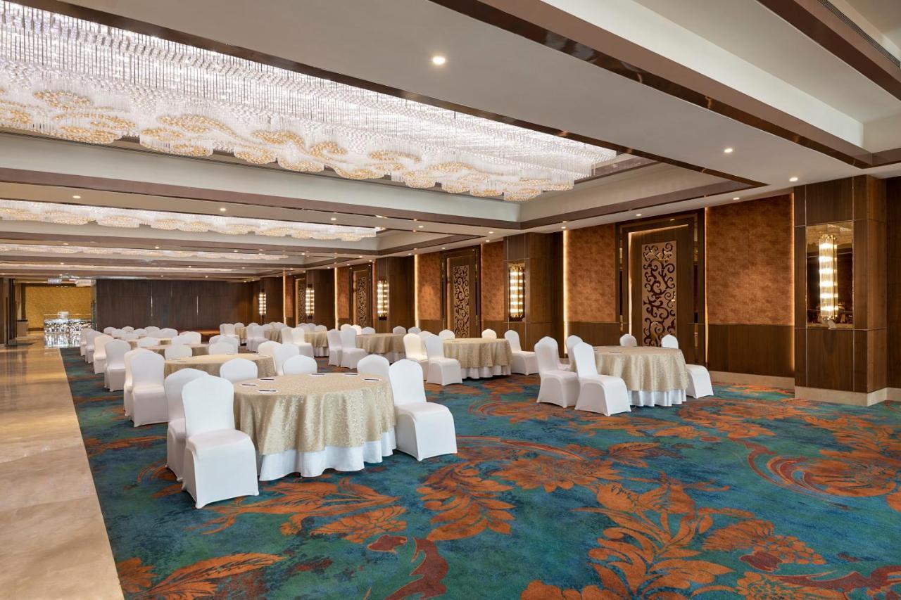 Radisson Blu Towers Kaushambi Delhi NCR Hotel Ghaziabad Bagian luar foto The Grand Ballroom