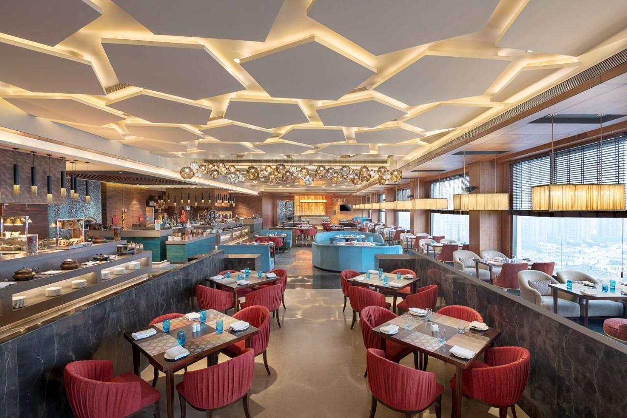 Radisson Blu Towers Kaushambi Delhi NCR Hotel Ghaziabad Bagian luar foto The restaurant