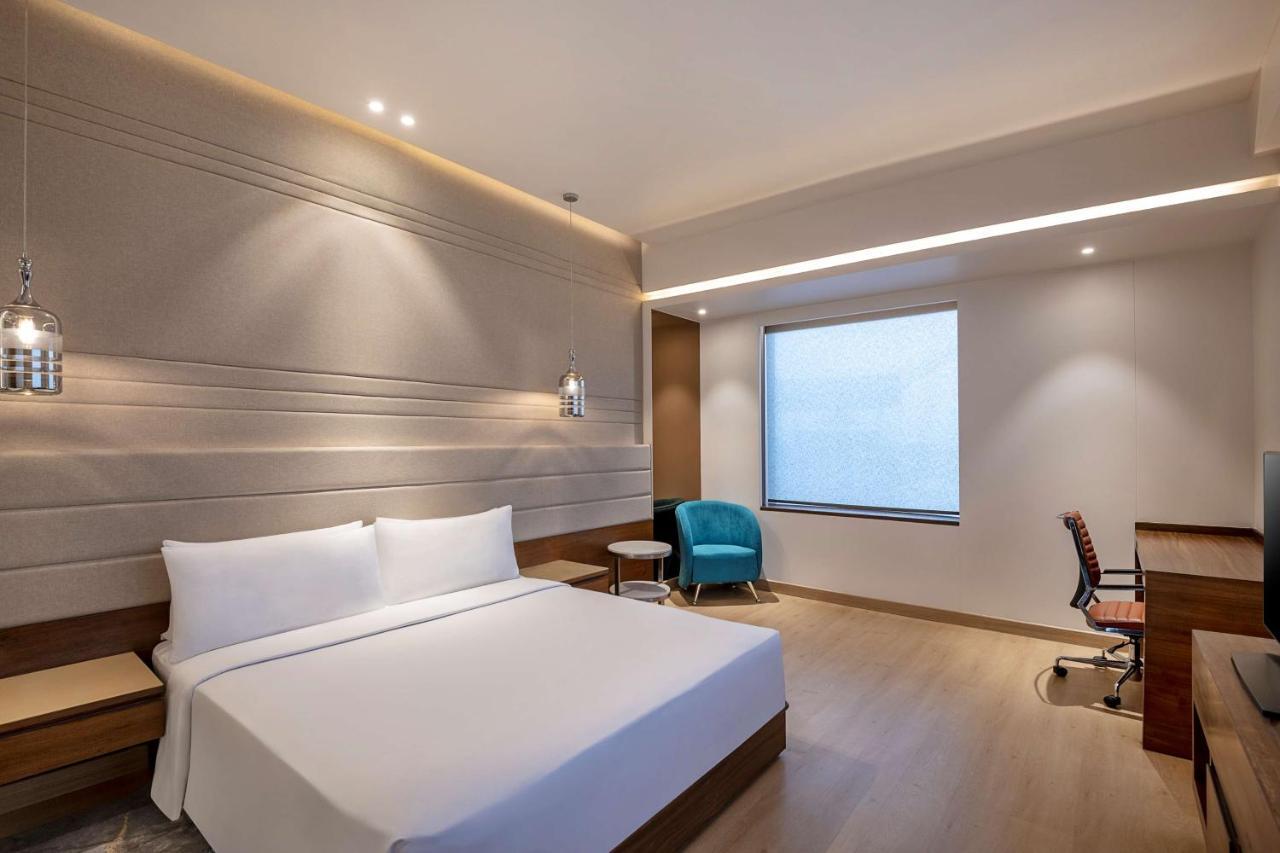 Radisson Blu Towers Kaushambi Delhi NCR Hotel Ghaziabad Bagian luar foto A room at the hotel