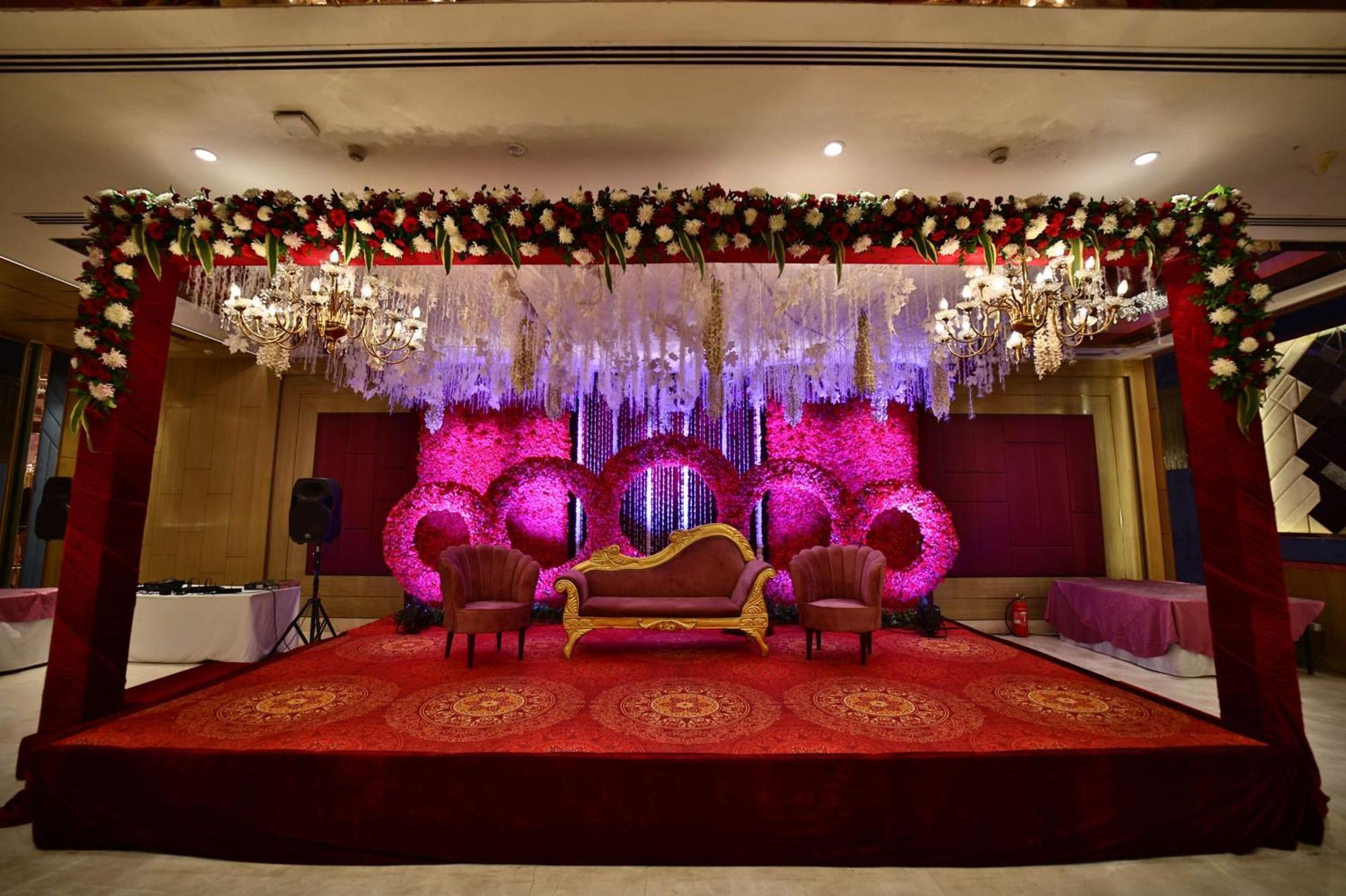 Radisson Blu Towers Kaushambi Delhi NCR Hotel Ghaziabad Bagian luar foto A wedding reception in India
