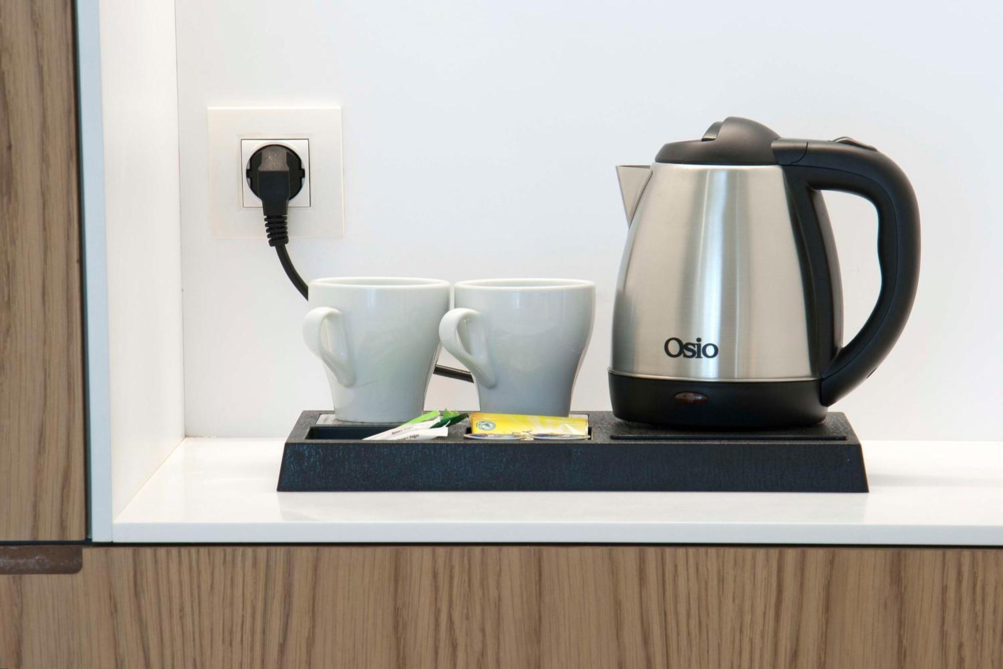 Radisson Blu Towers Kaushambi Delhi NCR Hotel Ghaziabad Bagian luar foto A kettle