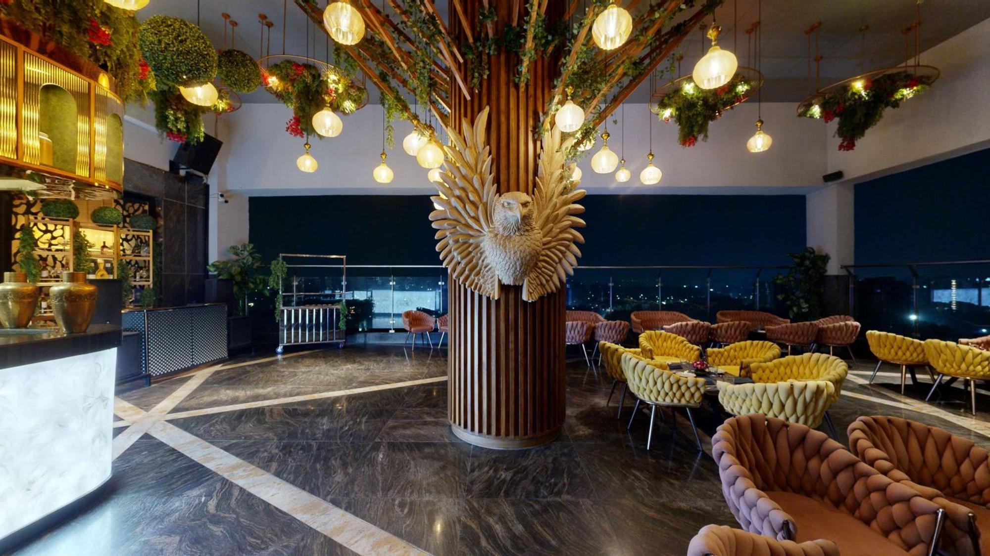 Radisson Blu Towers Kaushambi Delhi NCR Hotel Ghaziabad Bagian luar foto The interior of the restaurant