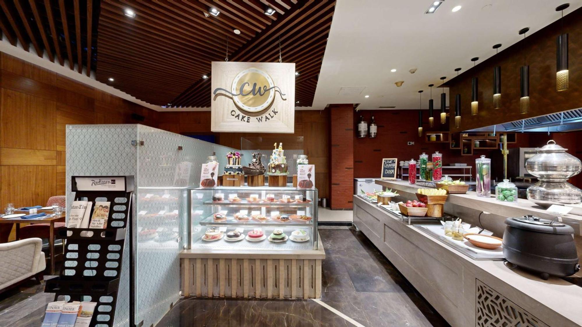 Radisson Blu Towers Kaushambi Delhi NCR Hotel Ghaziabad Bagian luar foto Cake Walk