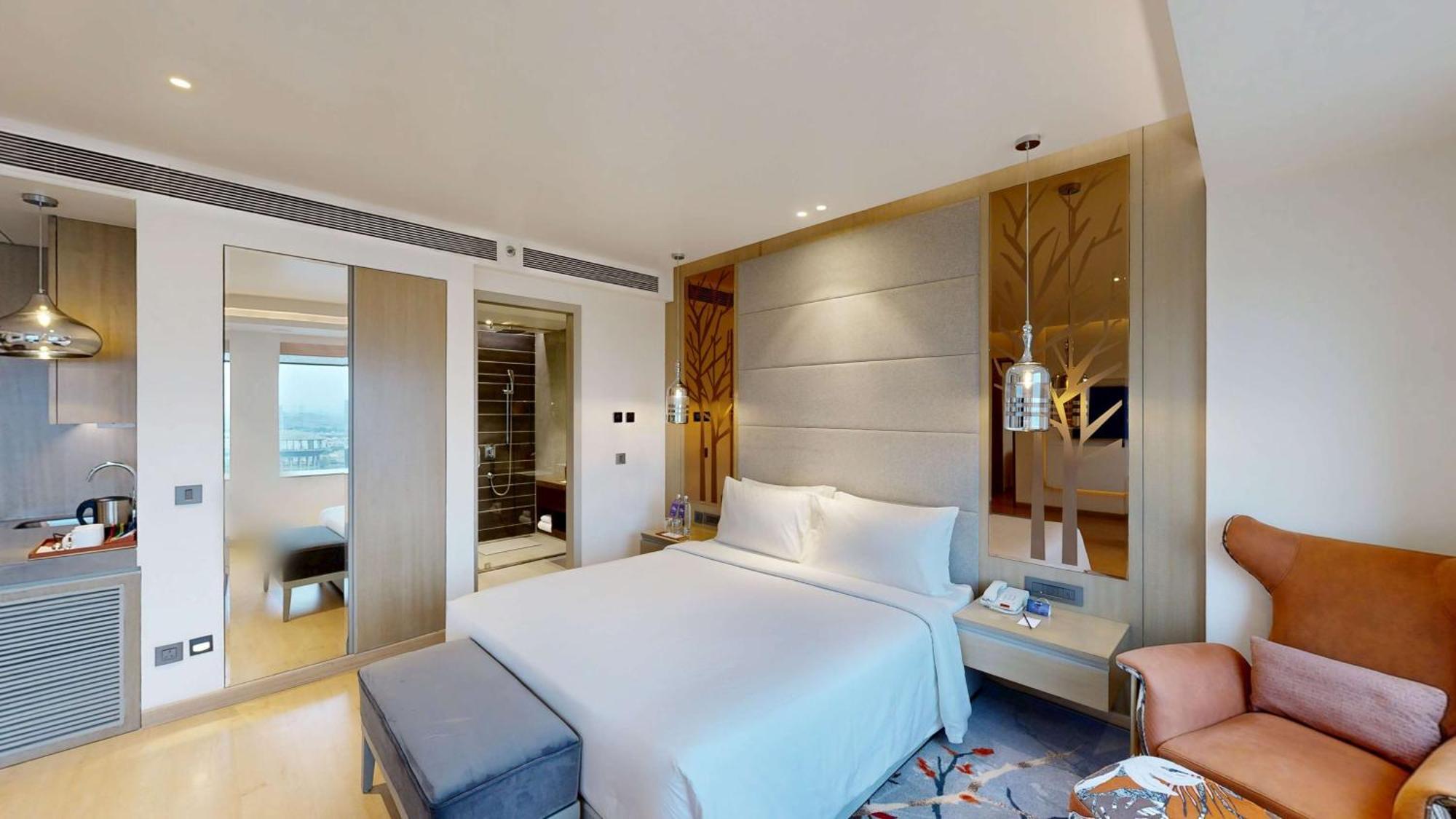 Radisson Blu Towers Kaushambi Delhi NCR Hotel Ghaziabad Bagian luar foto A bedroom at the hotel